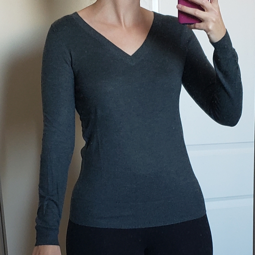 *Mossimo Supply Co. Lightweight V-Neck Sweater Sz S